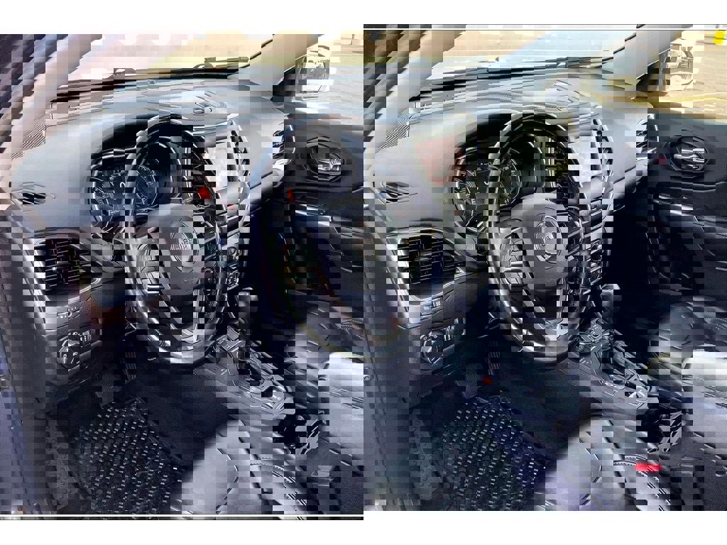 Used 2020 Jeep Cherokee Latitude Plus w/ Cold Weather Group image 16