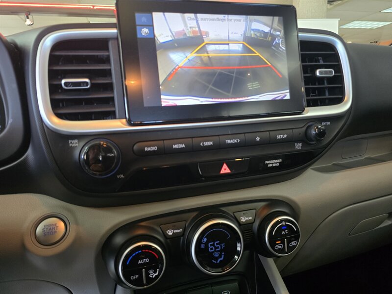 Used 2025 Hyundai Venue SEL FWD image 20