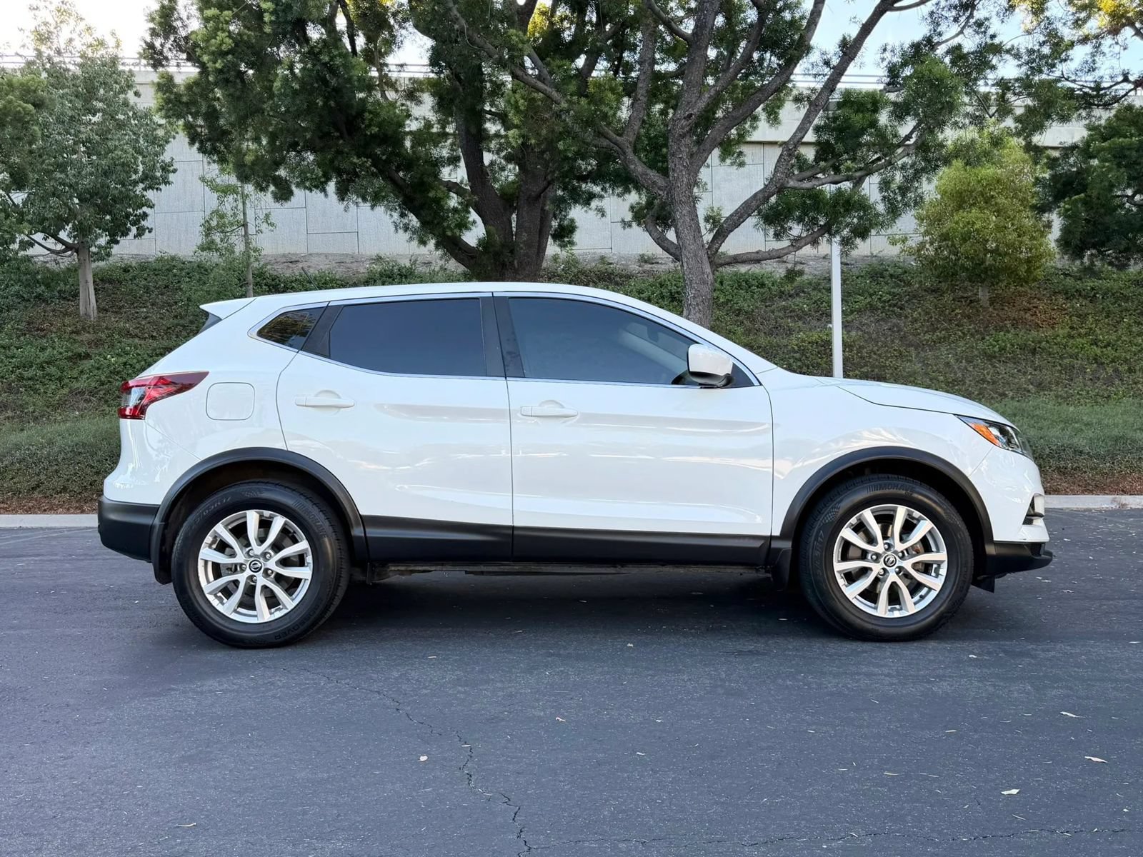 Used 2020 Nissan Rogue Sport S w/ Appearance Package FWD image 3