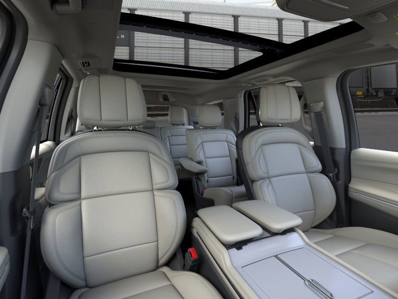 New 2025 Lincoln Navigator Reserve image 9