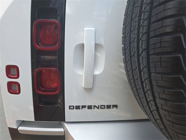 Used 2024 Land Rover Defender 110 S image 34