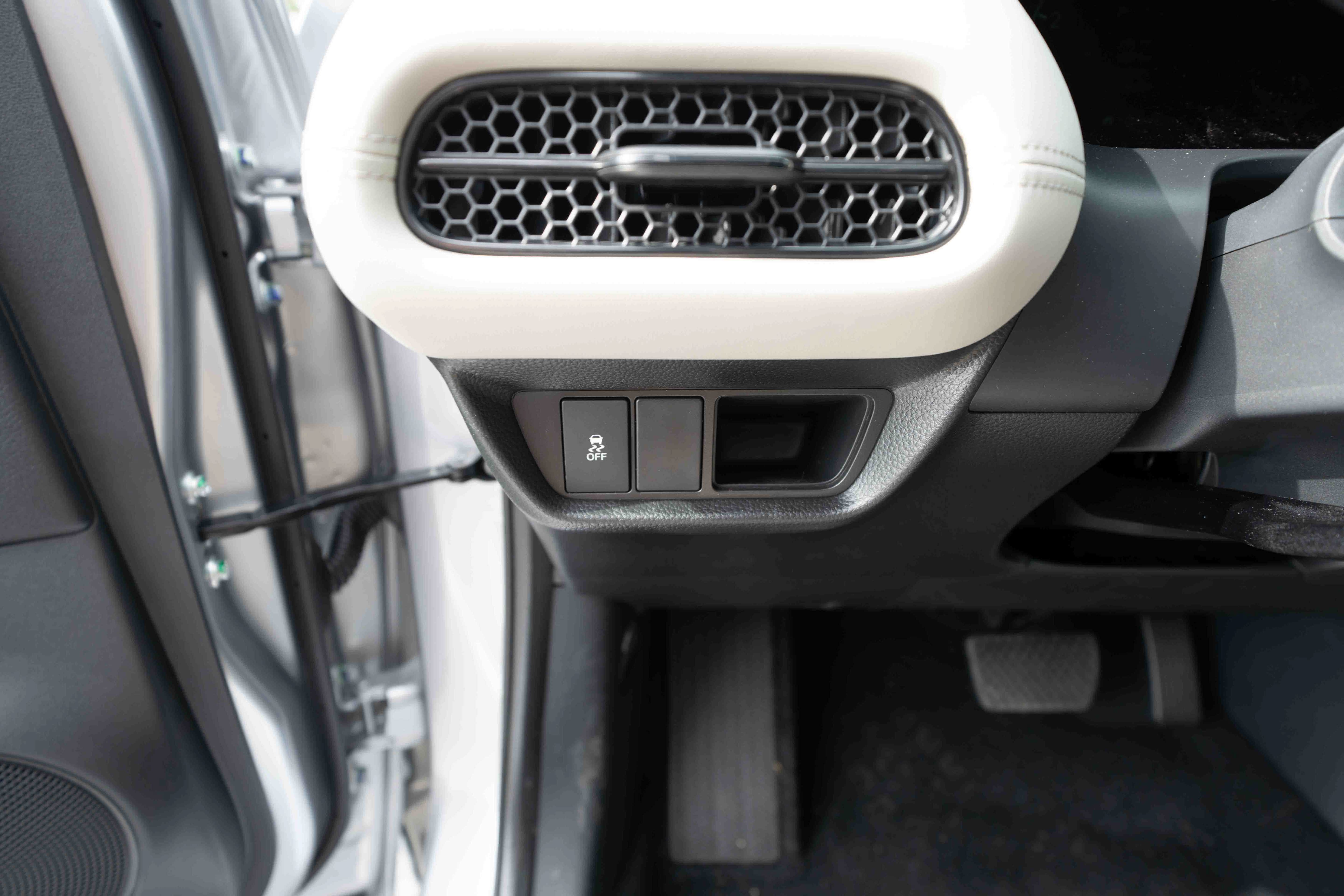 New 2027 Honda HR-V LX image 11