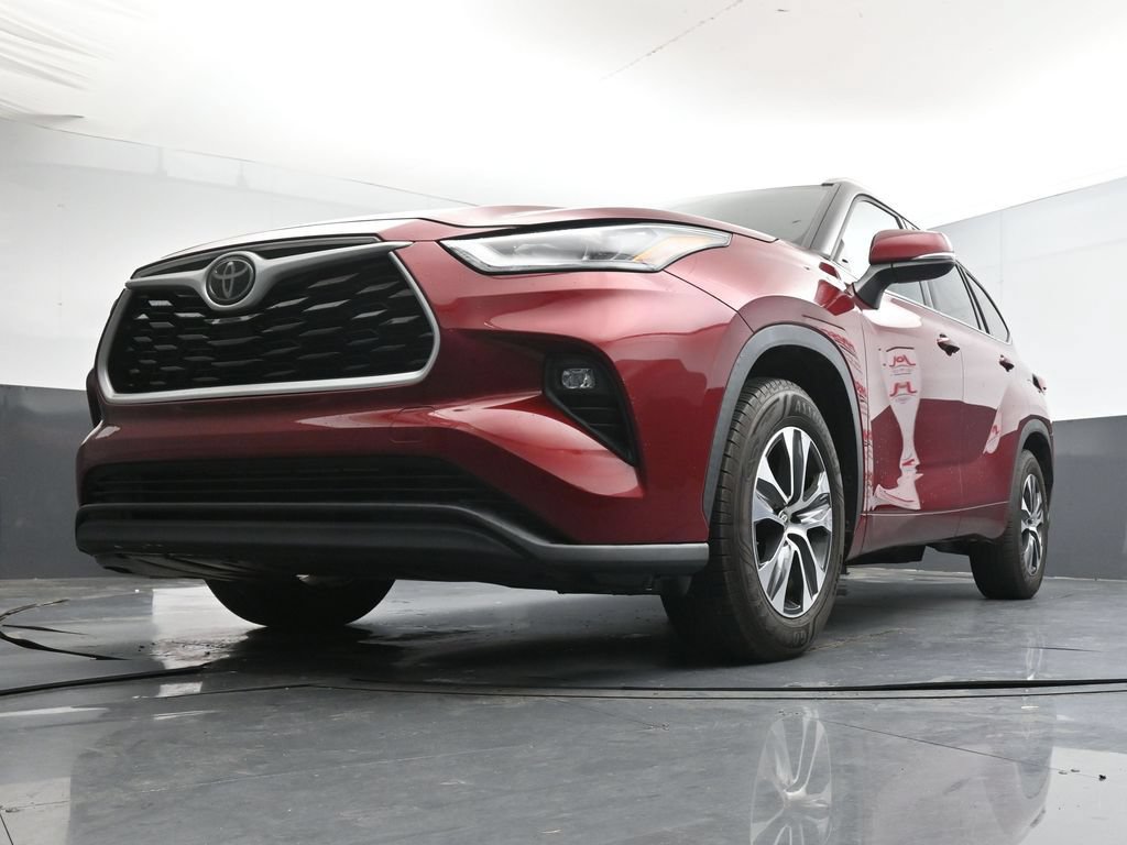 Used 2020 Toyota Highlander XLE FWD image 34