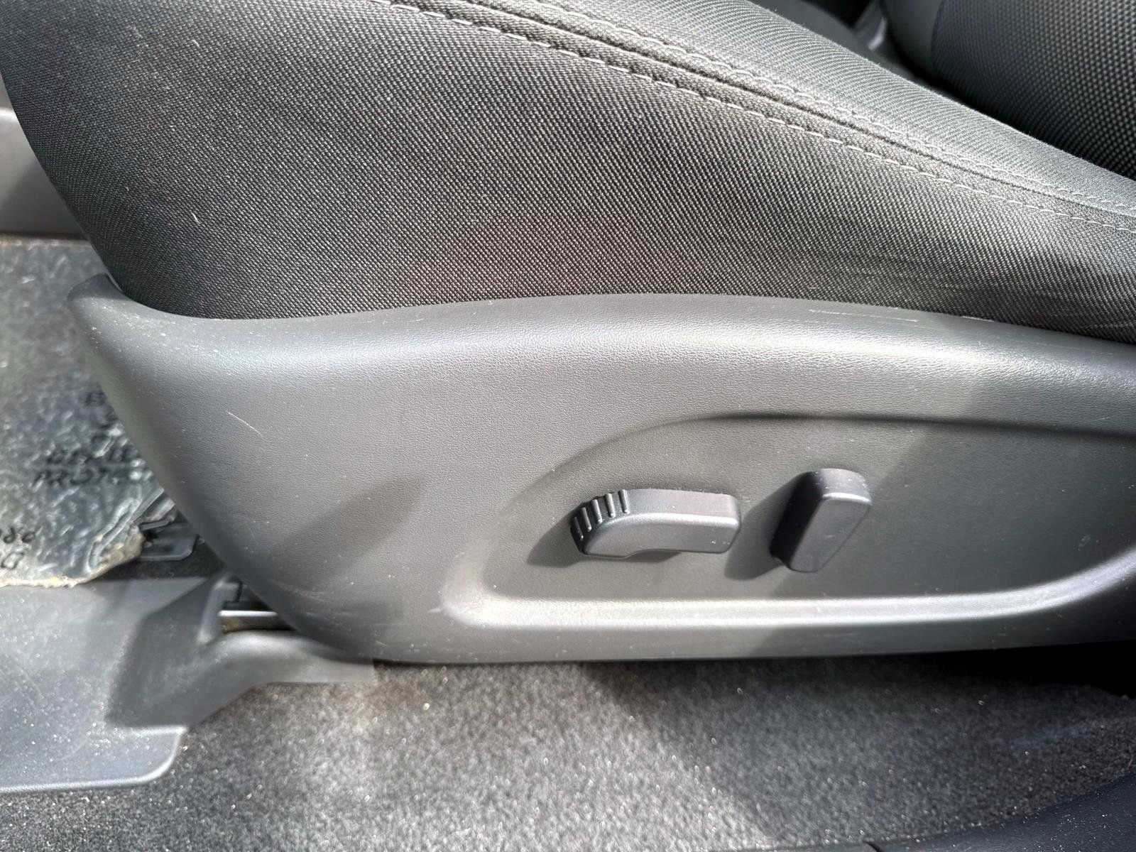 Used 2020 Nissan Pathfinder SV image 10