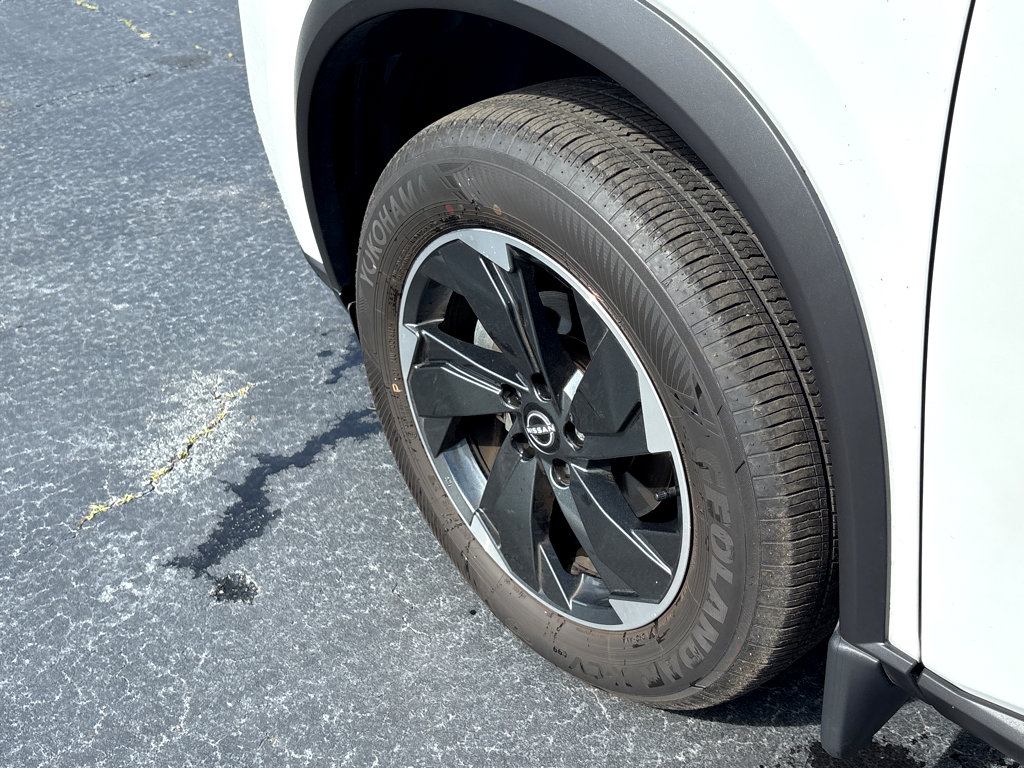 Used 2025 Nissan Rogue SV image 23