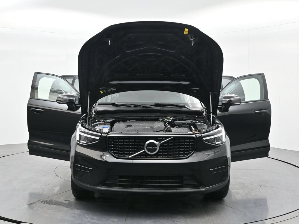 Used 2024 Volvo XC40 B5 Core AWD/4WD image 40