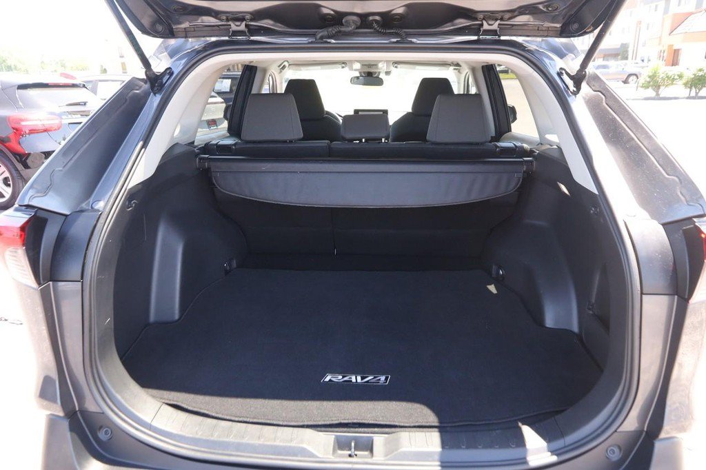 Used 2025 Toyota RAV4 XLE w/ Weather Package AWD/4WD image 7