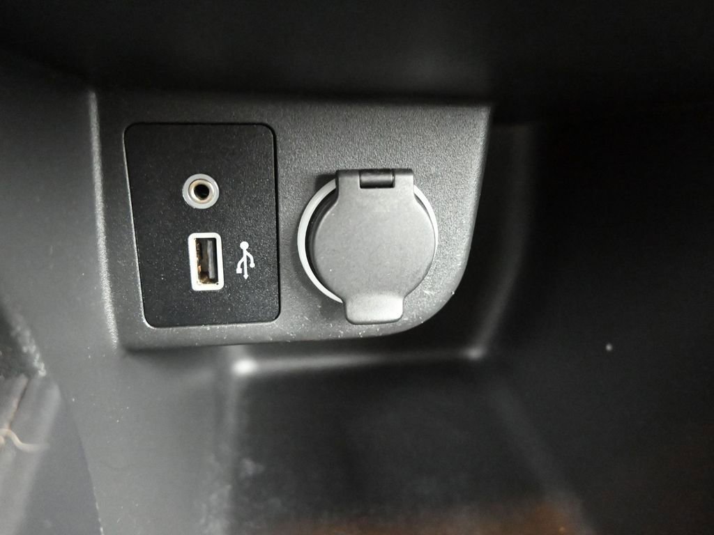 Used 2020 Nissan Kicks S image 30