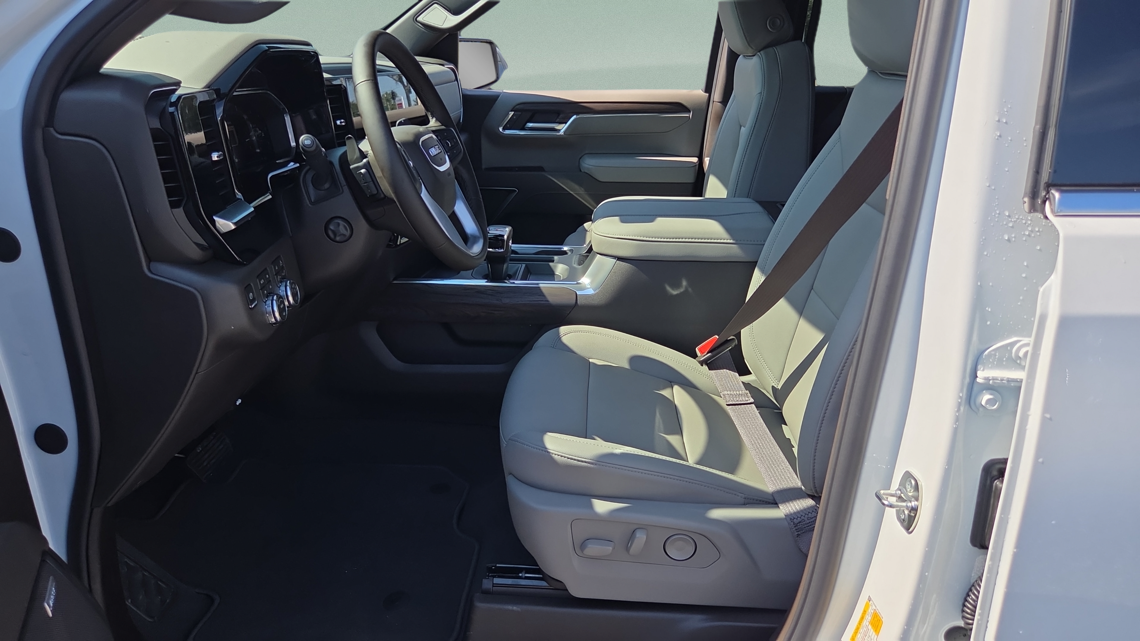 New 2026 GMC Sierra 1500 SLT w/ SLT Premium Package AWD/4WD image 11