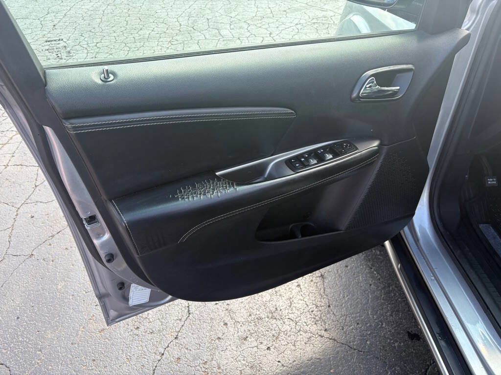 Used 2018 Dodge Journey Crossroad w/ Nav & Sun Group AWD/4WD image 30