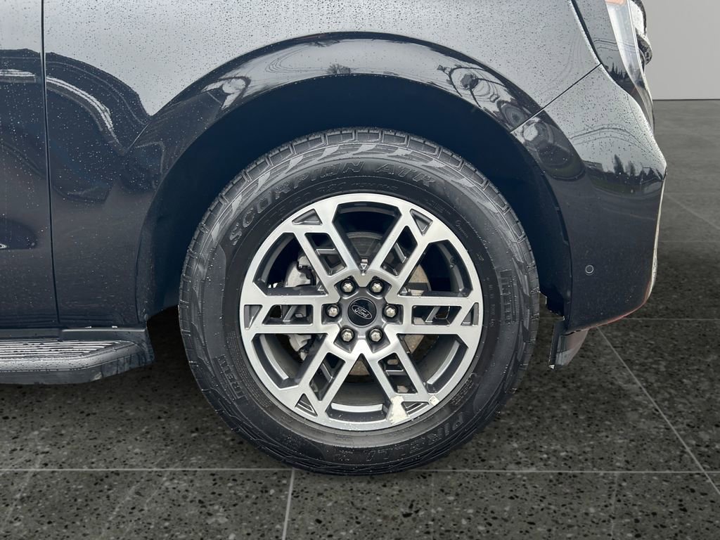 Used 2025 Ford Expedition Active image 9