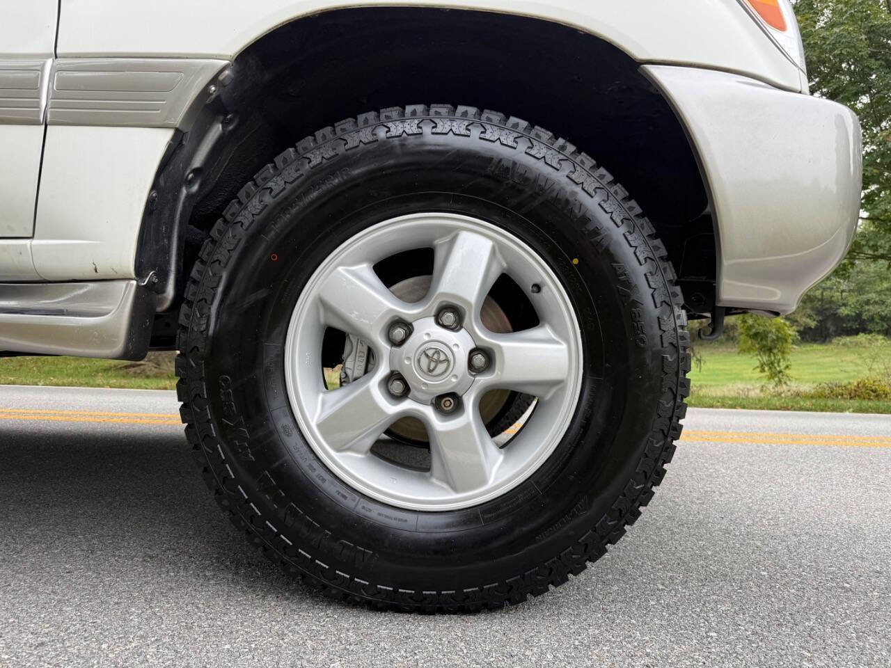 Used 2004 Toyota Land Cruiser image 33