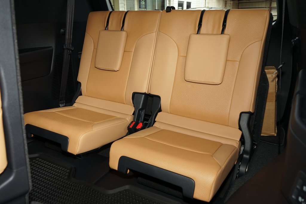 Used 2025 Lexus LX 600 4WD w/ Luxury Package image 35