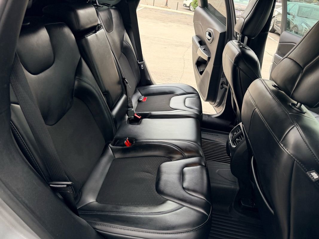 Used 2021 Jeep Cherokee Latitude Plus w/ Mopar Interior Package image 19