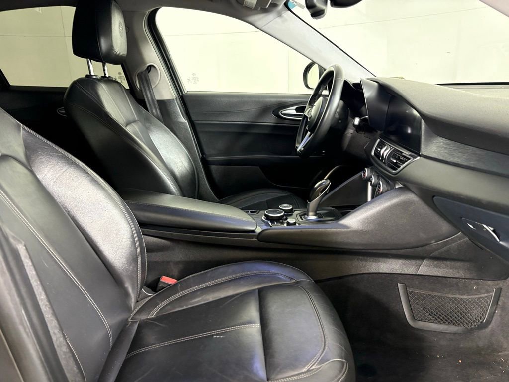 Used 2019 Alfa Romeo Giulia image 15