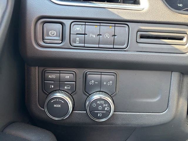 Used 2024 GMC Yukon SLT AWD/4WD image 17