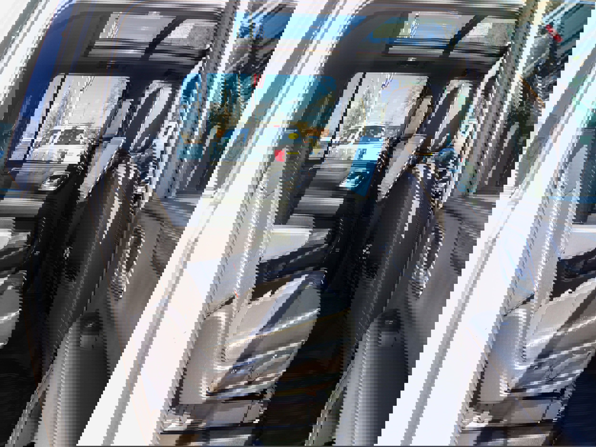 Used 2022 GMC Yukon XL SLT w/ SLT Premium Package image 38