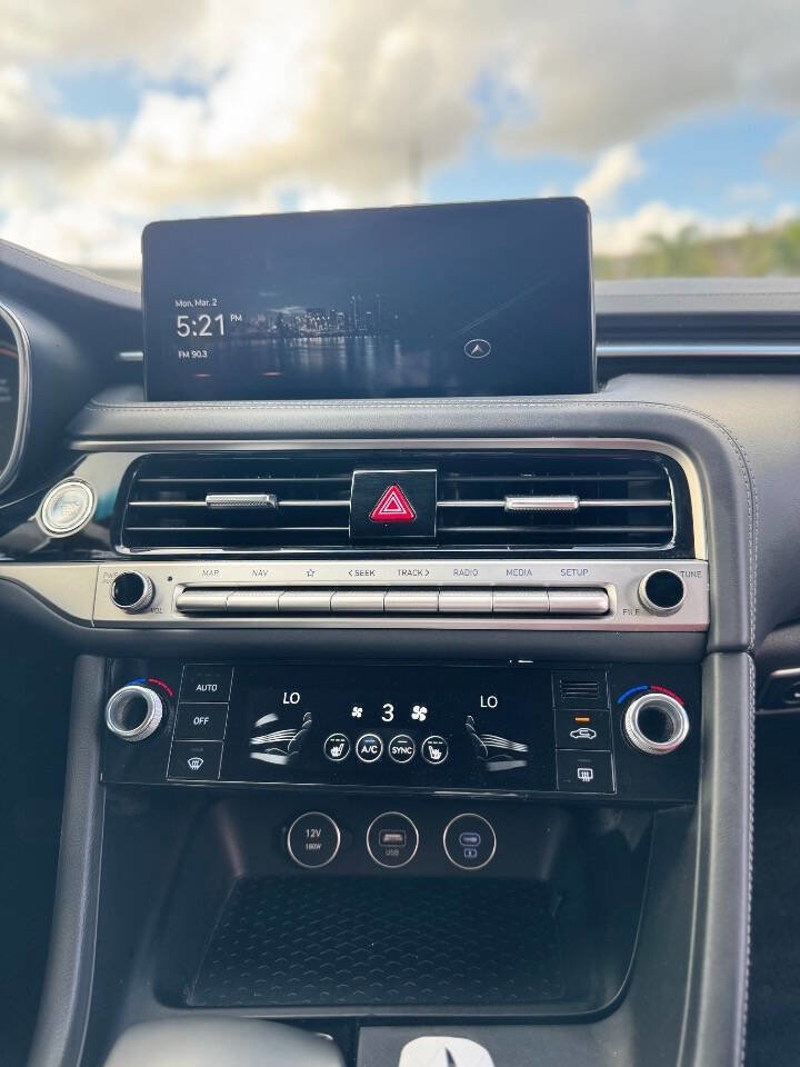 Used 2025 Genesis G70 2.5T image 25