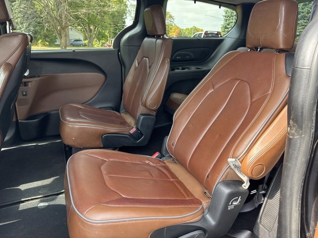 Used 2017 Chrysler Pacifica Limited w/ UConnect Theater Package image 10