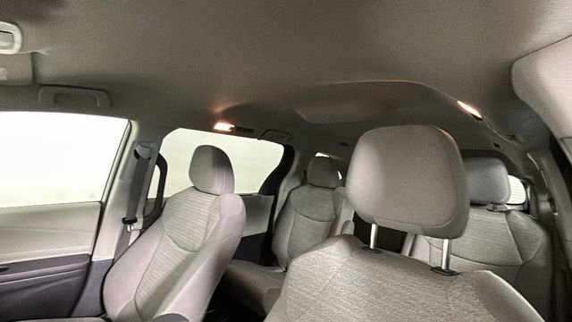Used 2021 Toyota Sienna LE FWD image 13