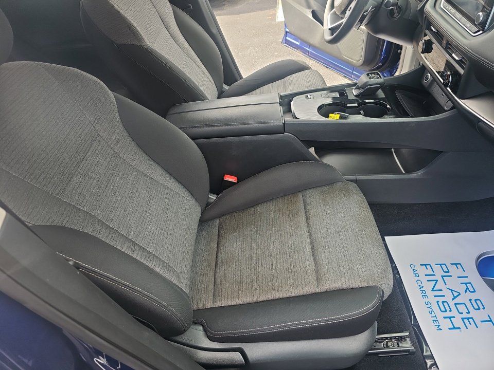 Used 2023 Nissan Rogue SV image 32