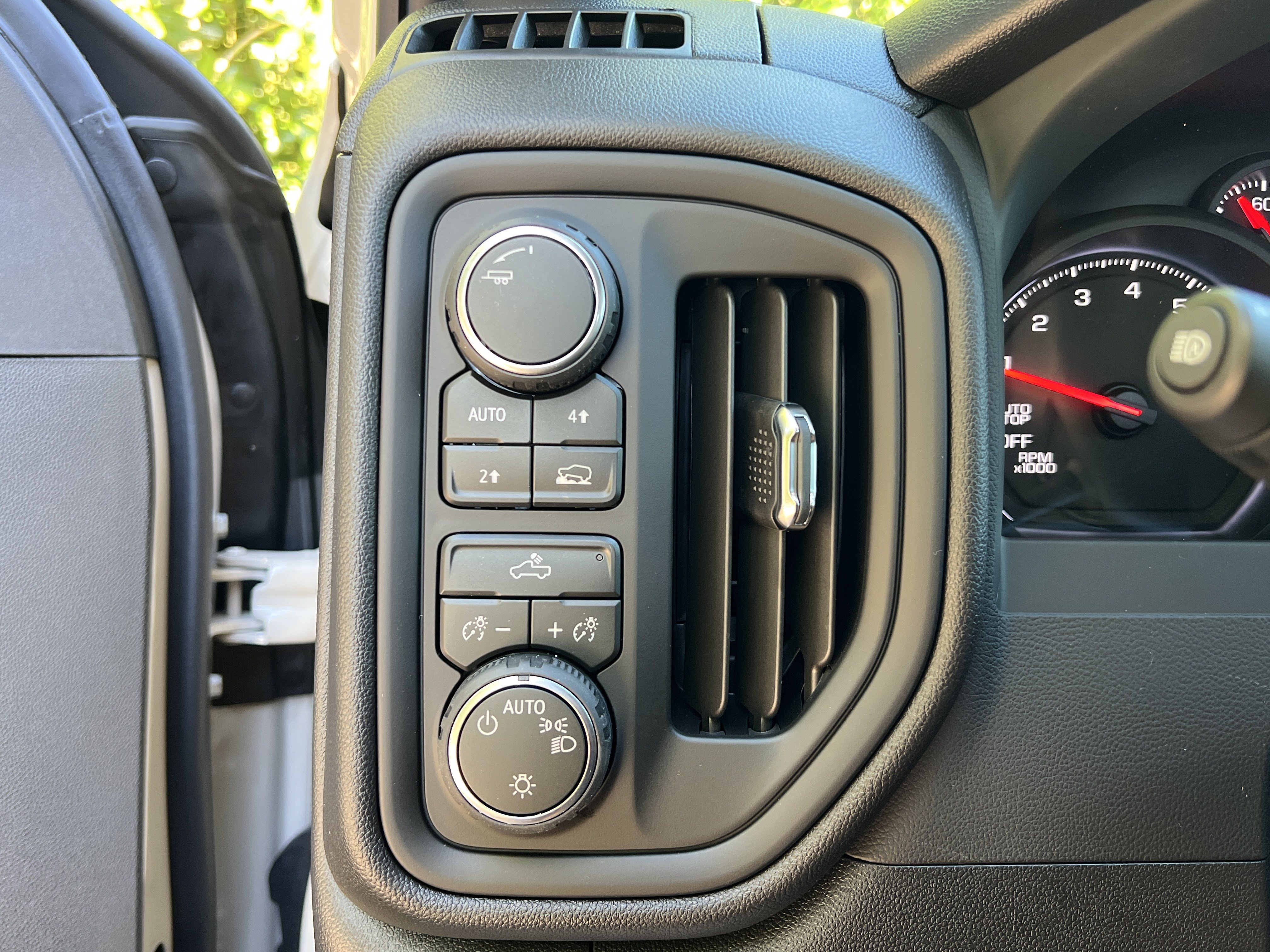 New 2026 Chevrolet Silverado 1500 Custom w/ Turbomax Blackout Package AWD/4WD image 18