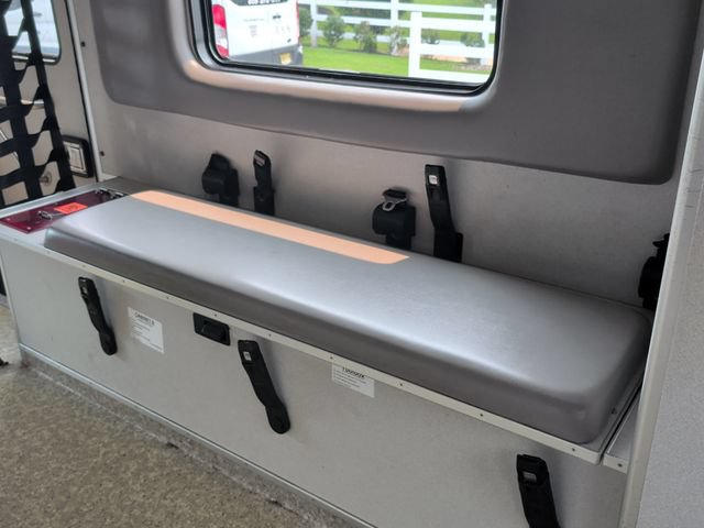 Used 2013 Ford E-450 and Econoline 450 Super Duty w/ Ambulance Prep Pkg RWD image 8