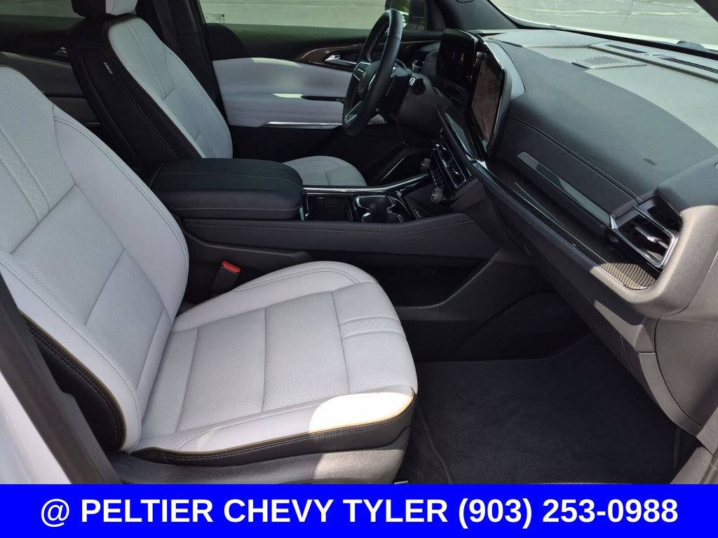 Used 2025 Chevrolet Traverse High Country FWD image 12