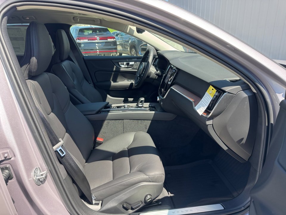New 2026 Volvo V60 B5 Cross Country Plus w/ Protection Package Premier image 22