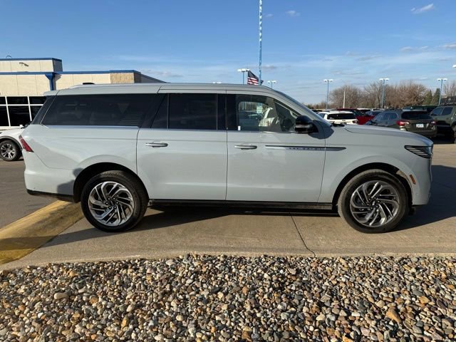 Certified 2025 Lincoln Navigator L Reserve image 2