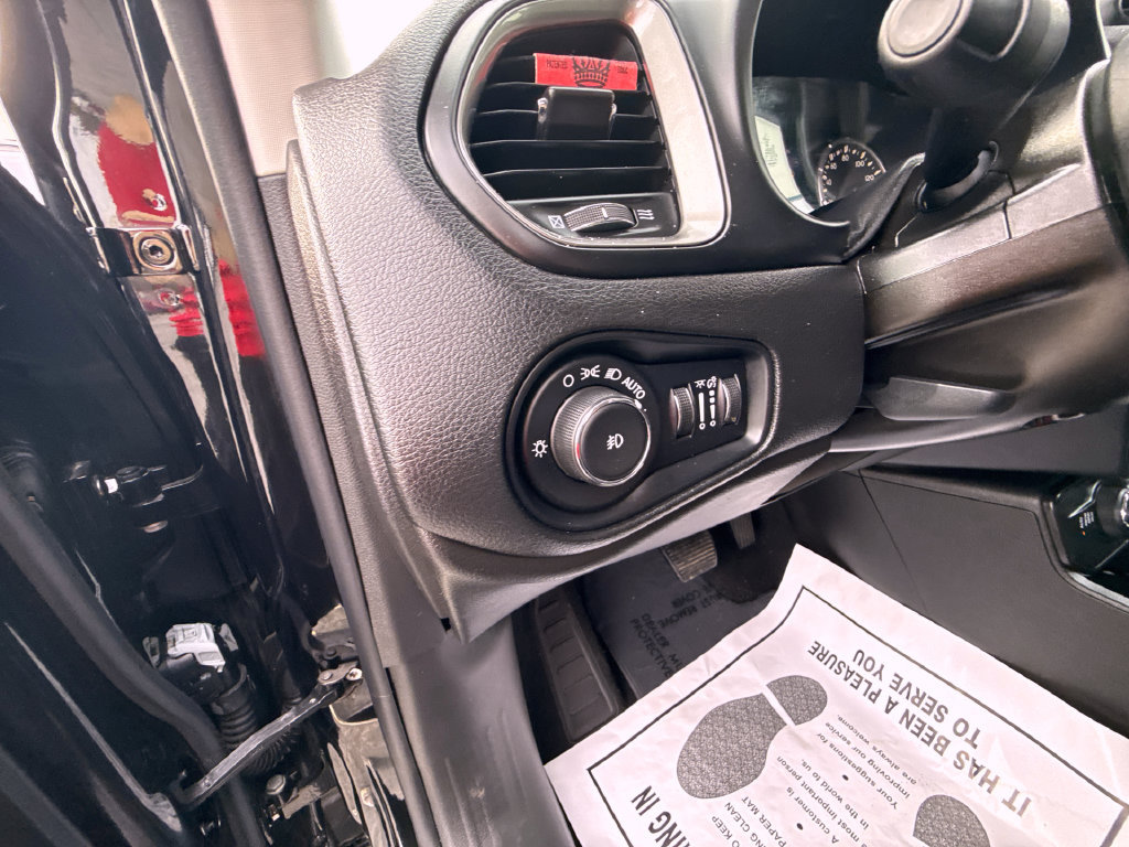 Used 2020 Jeep Renegade Limited AWD/4WD image 16