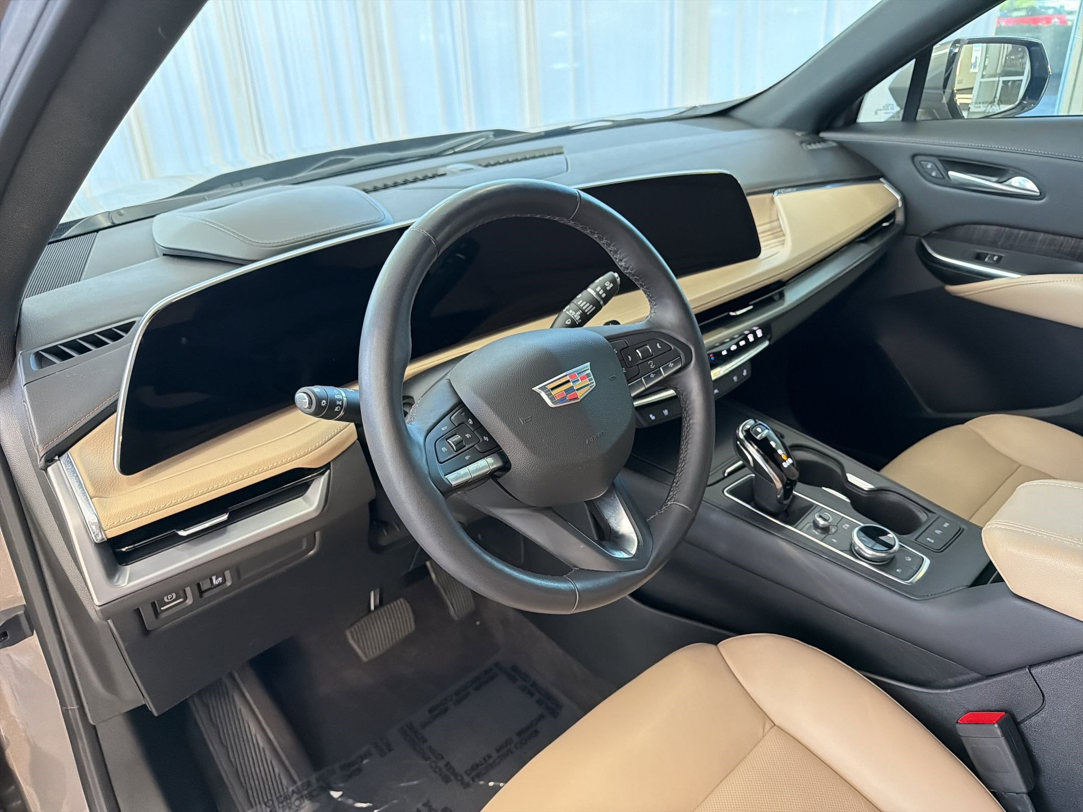 Used 2024 Cadillac XT4 Premium Luxury w/ Technology Package FWD image 4