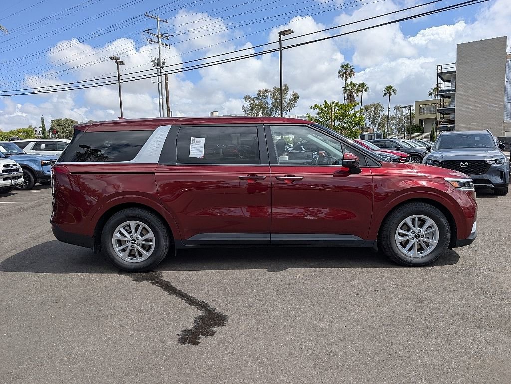 Used 2024 Kia Carnival LX FWD image 8