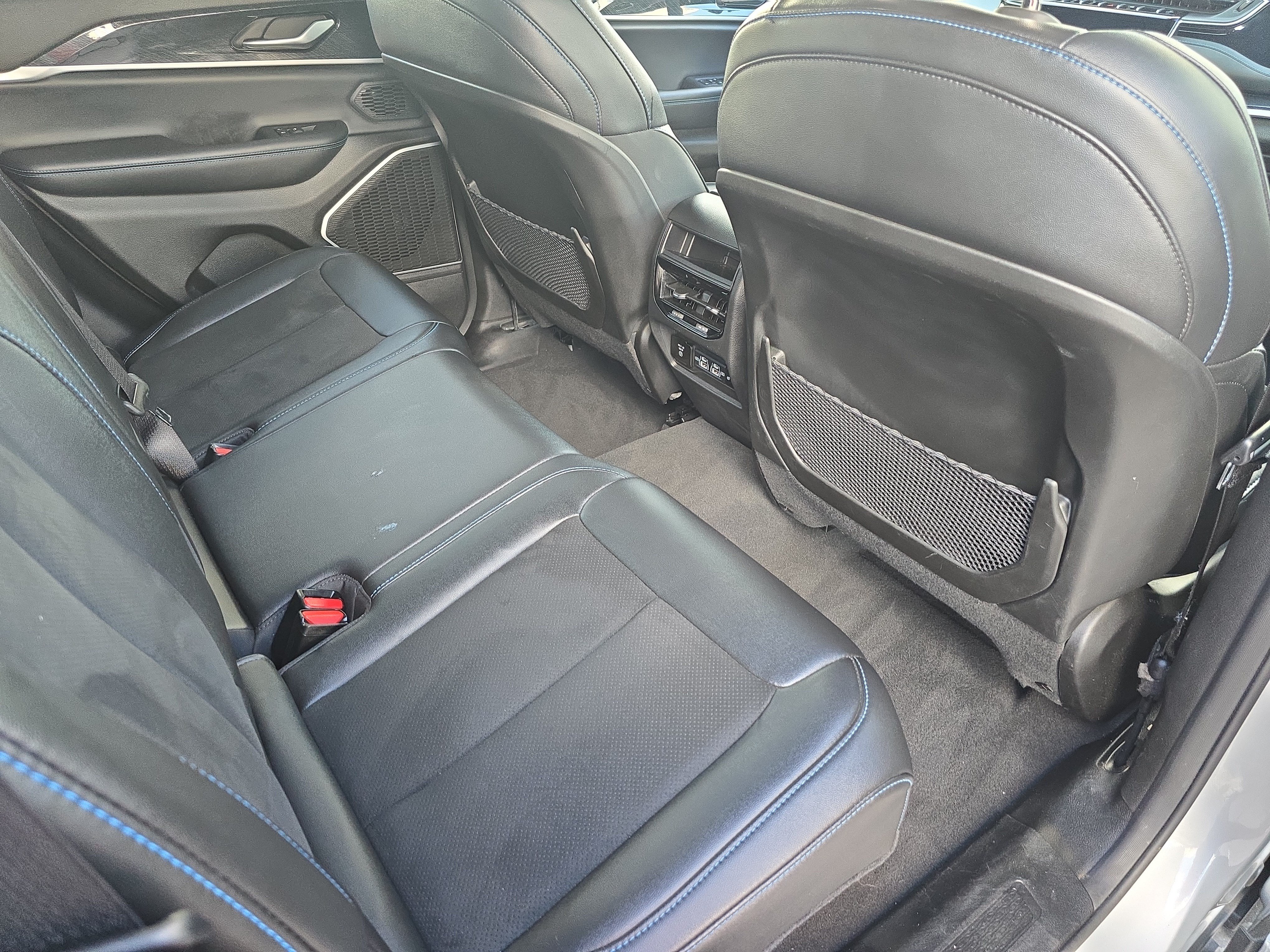 Used 2024 Jeep Grand Cherokee Trailhawk AWD/4WD image 11
