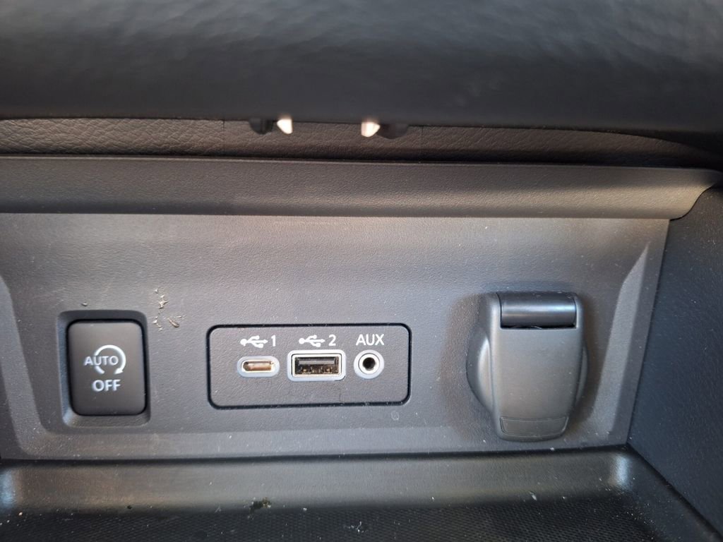 Used 2025 Nissan Sentra SV w/ All-Weather Package image 17