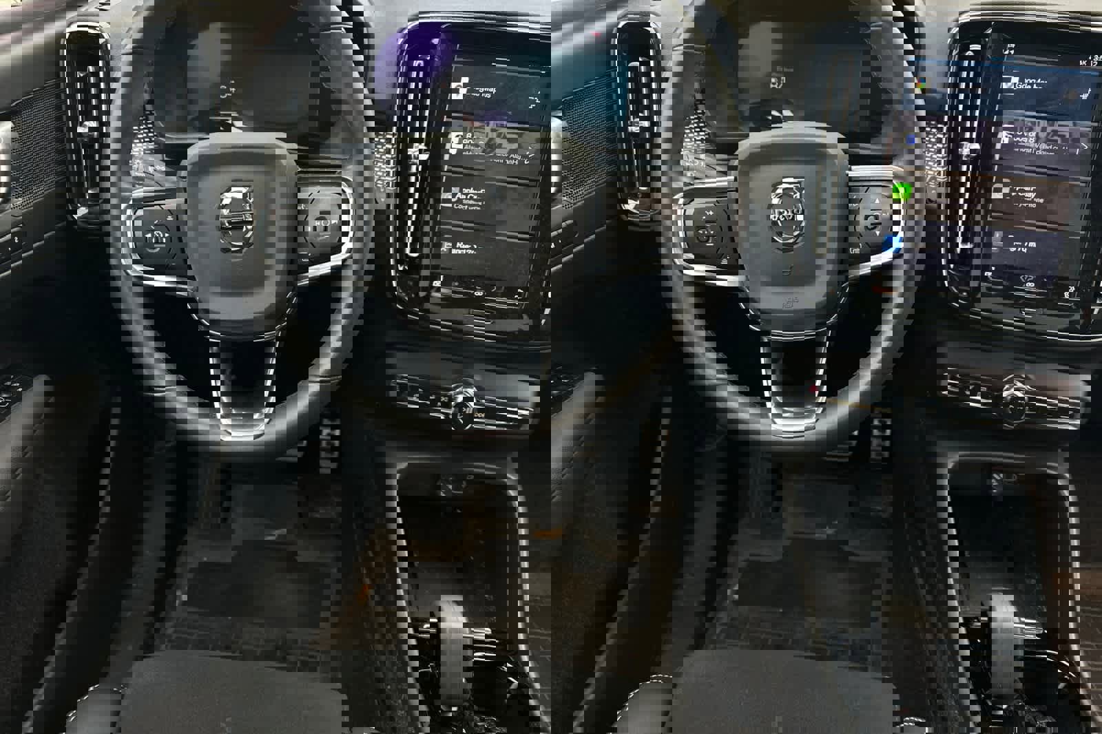 Used 2022 Volvo XC40 P8 Recharge Plus image 15