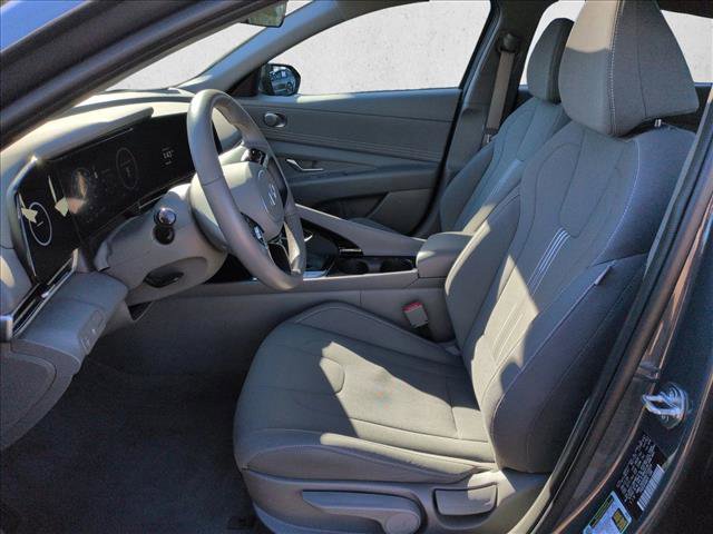 Used 2024 Hyundai Elantra SEL w/ Convenience Package image 16