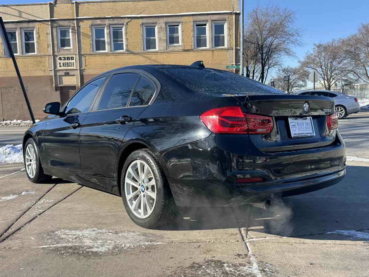 Used 2016 BMW 320i Sedan RWD image 6