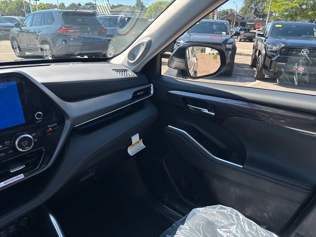 New 2026 Toyota Highlander Limited AWD/4WD image 27