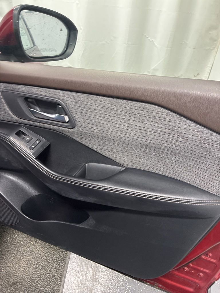 Used 2023 Nissan Rogue SV image 27