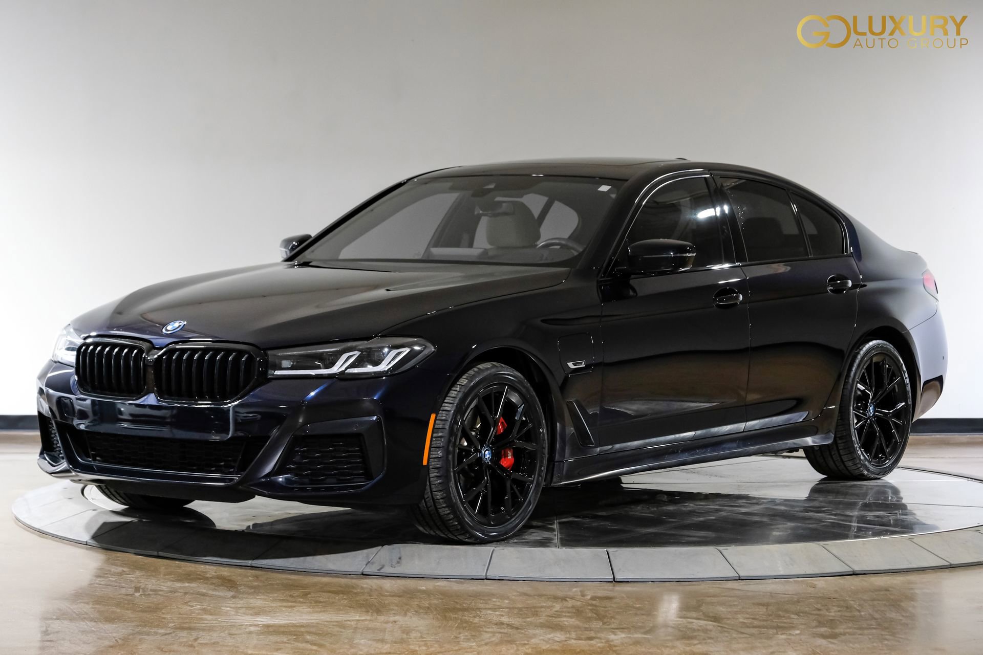 Used 2023 BMW 530e w/ M Sport Package image 8