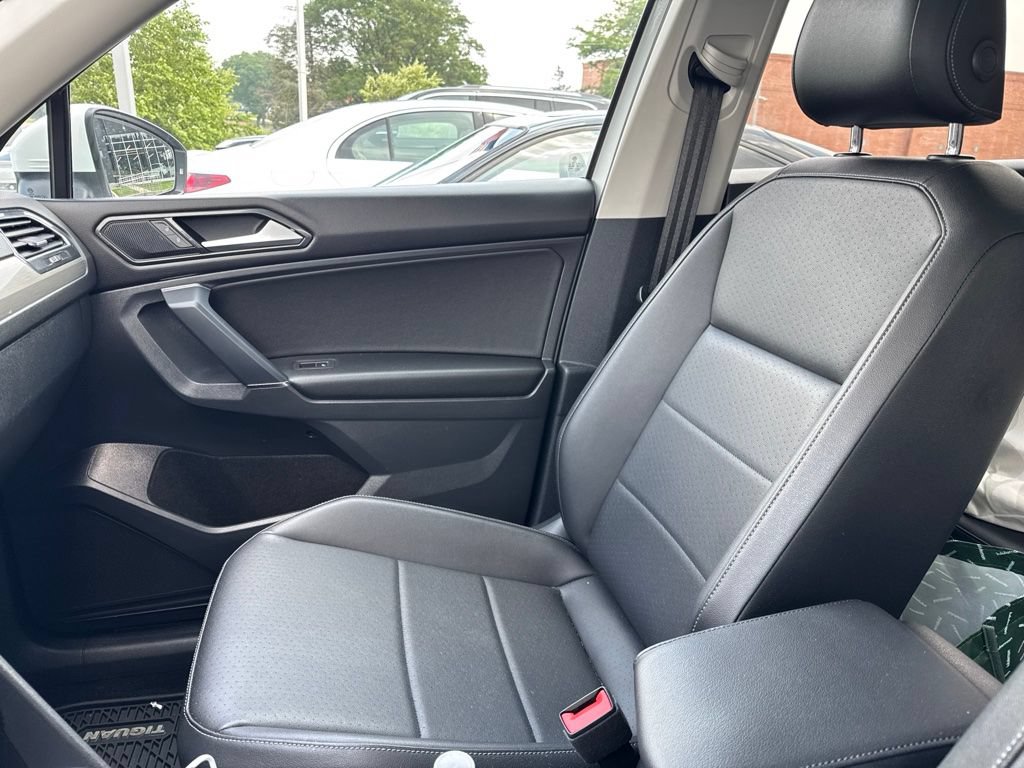 Used 2018 Volkswagen Tiguan SEL AWD/4WD image 5