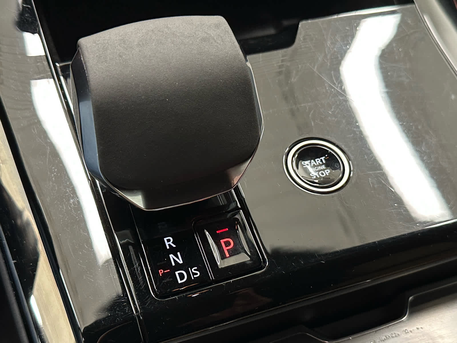 Used 2024 Land Rover Range Rover Sport SE image 28