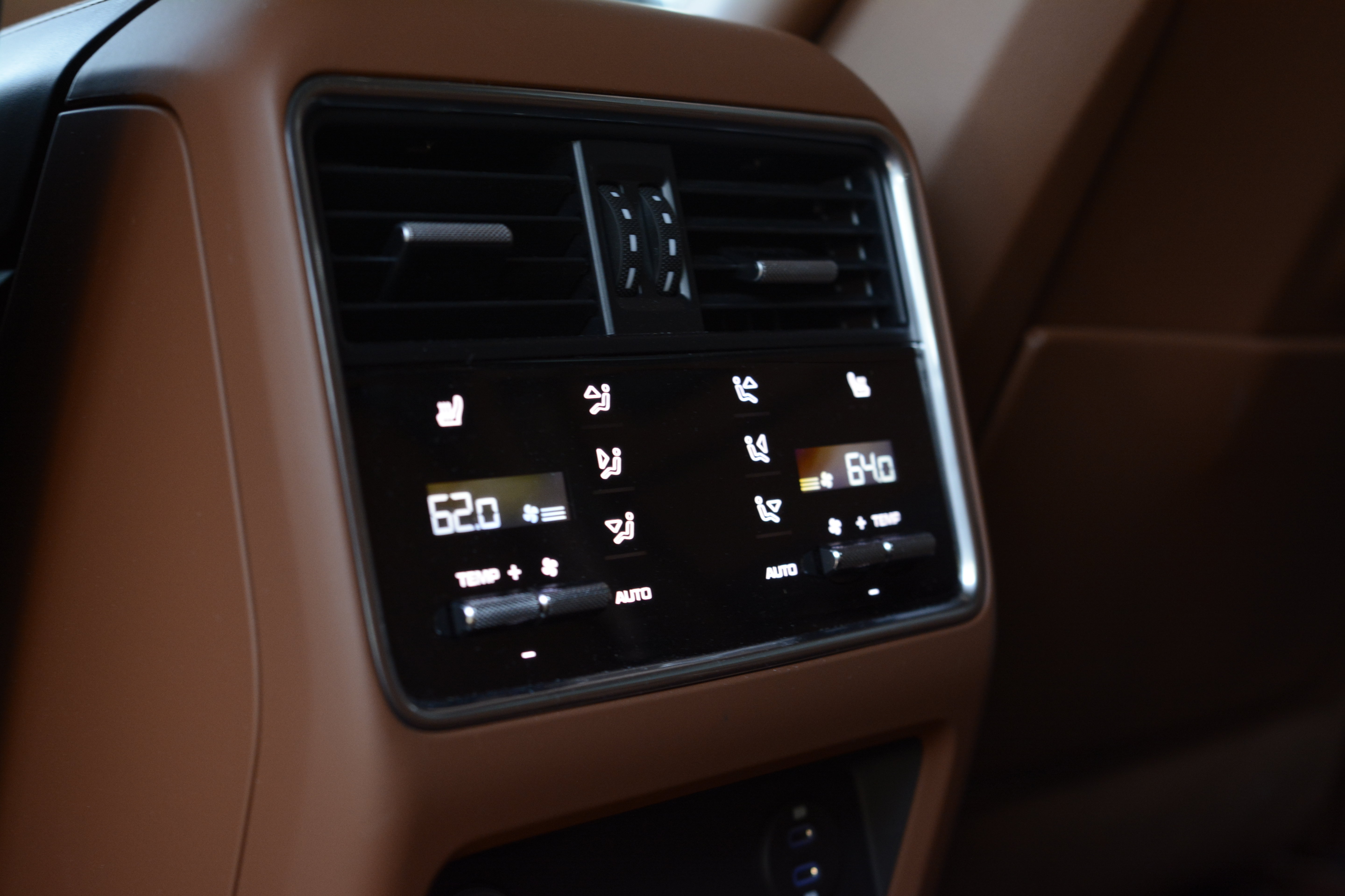 Certified 2023 Porsche Cayenne Turbo AWD/4WD image 36