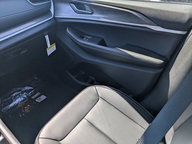 New 2025 Jeep Grand Cherokee L Limited w/ Black Appearance Package image 15