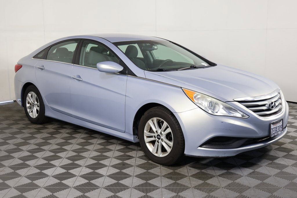Used 2014 Hyundai Sonata GLS image 2