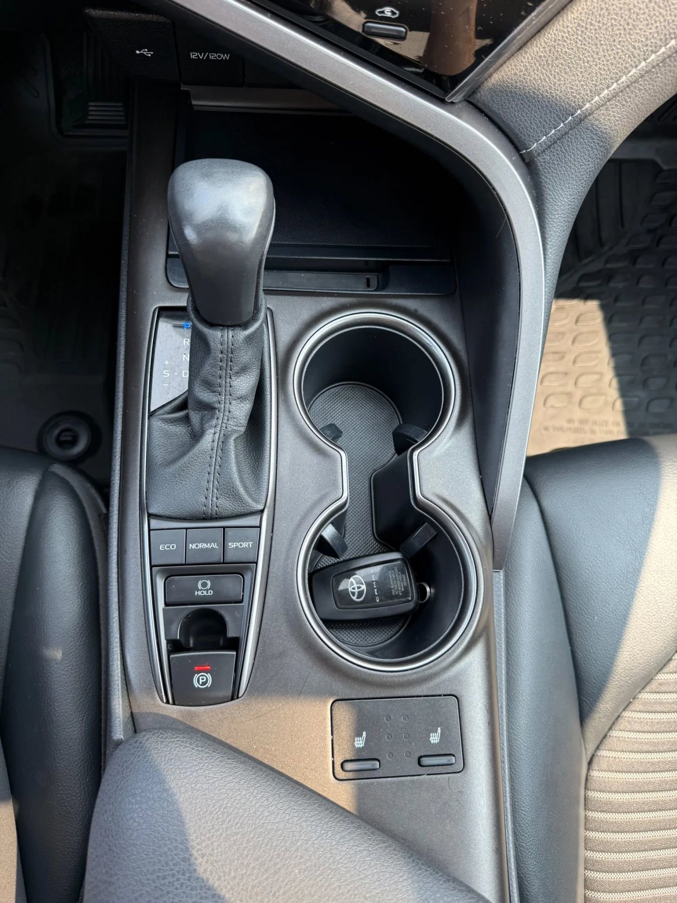 Used 2023 Toyota Camry SE w/ Cold Weather Package image 25