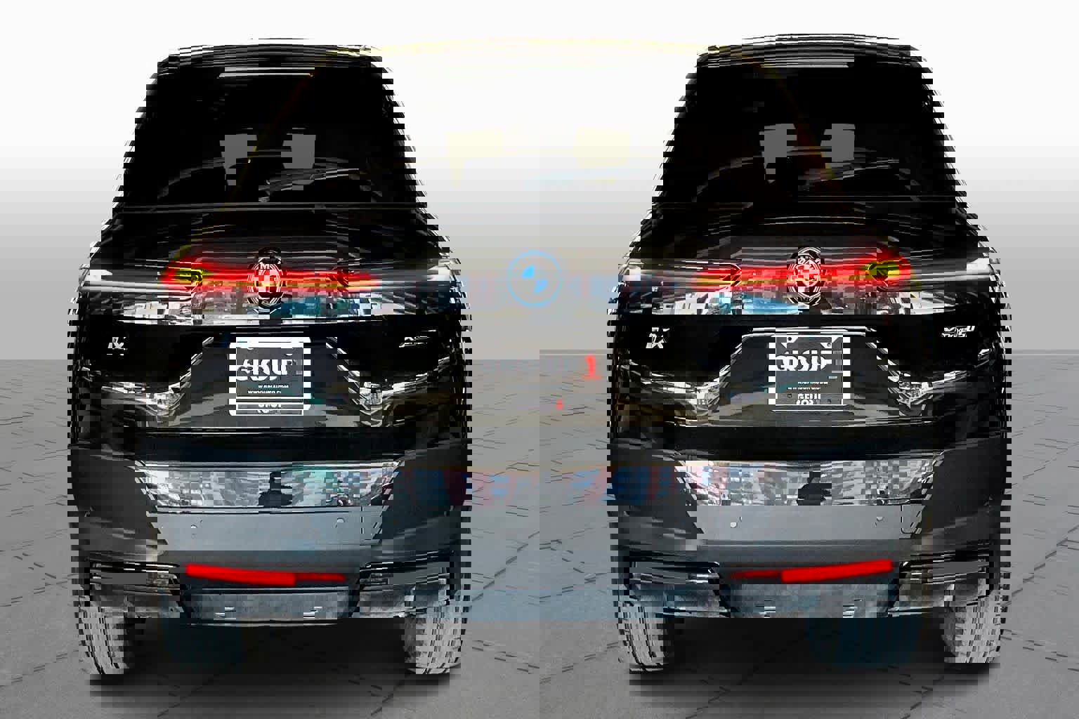 Used 2023 BMW iX xDrive50 w/ Convenience Package image 4