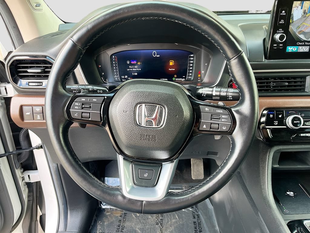 Used 2025 Honda Pilot Elite image 11