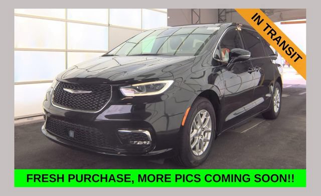 Used 2025 Chrysler Pacifica Select